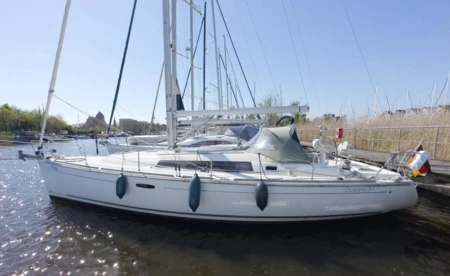 Oceanis 37