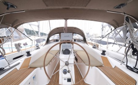 Bavaria Cruiser 33