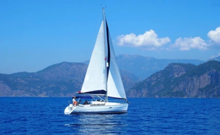 Oceanis 323