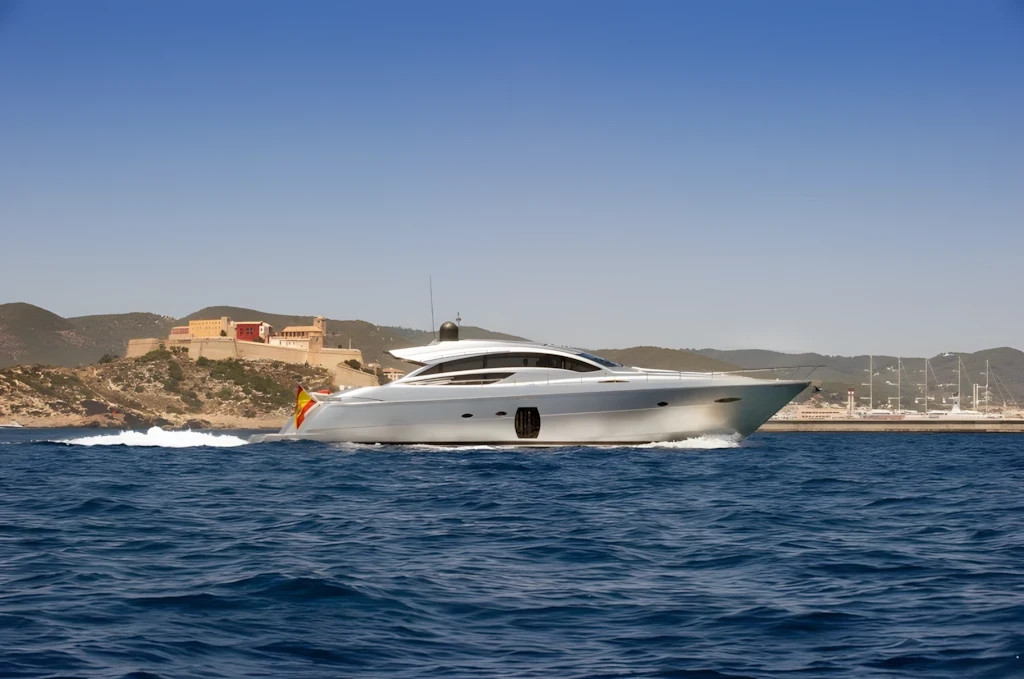 Pershing 72