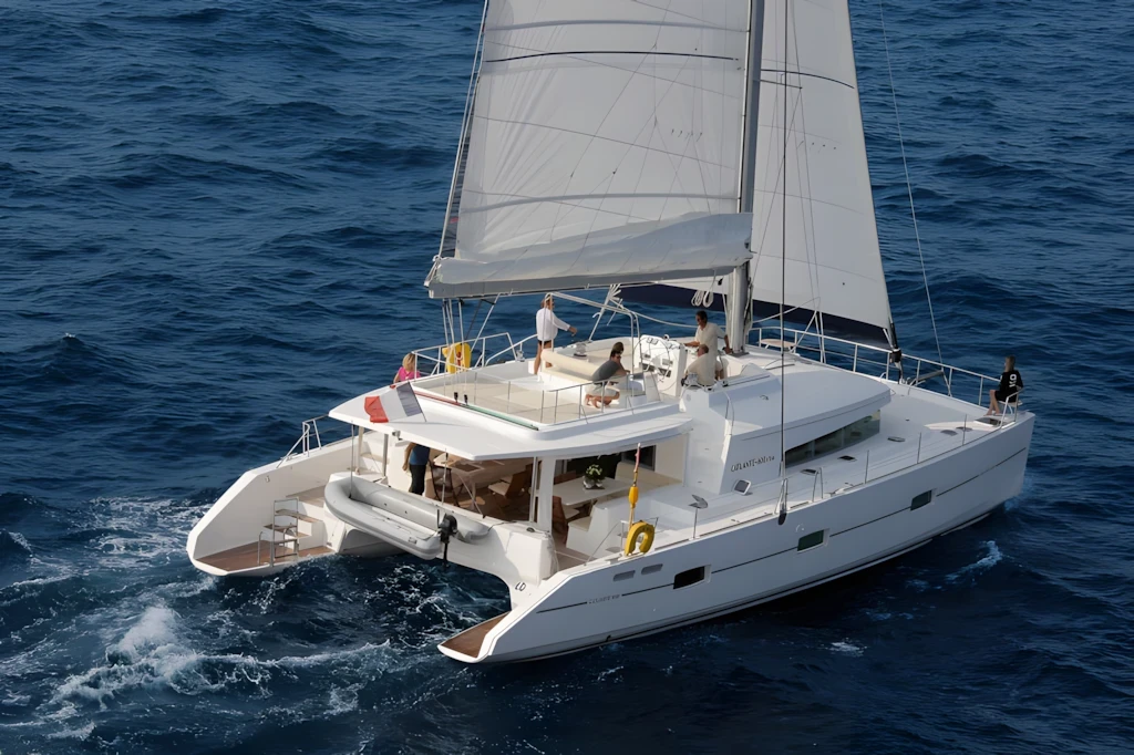 Catamaran 600