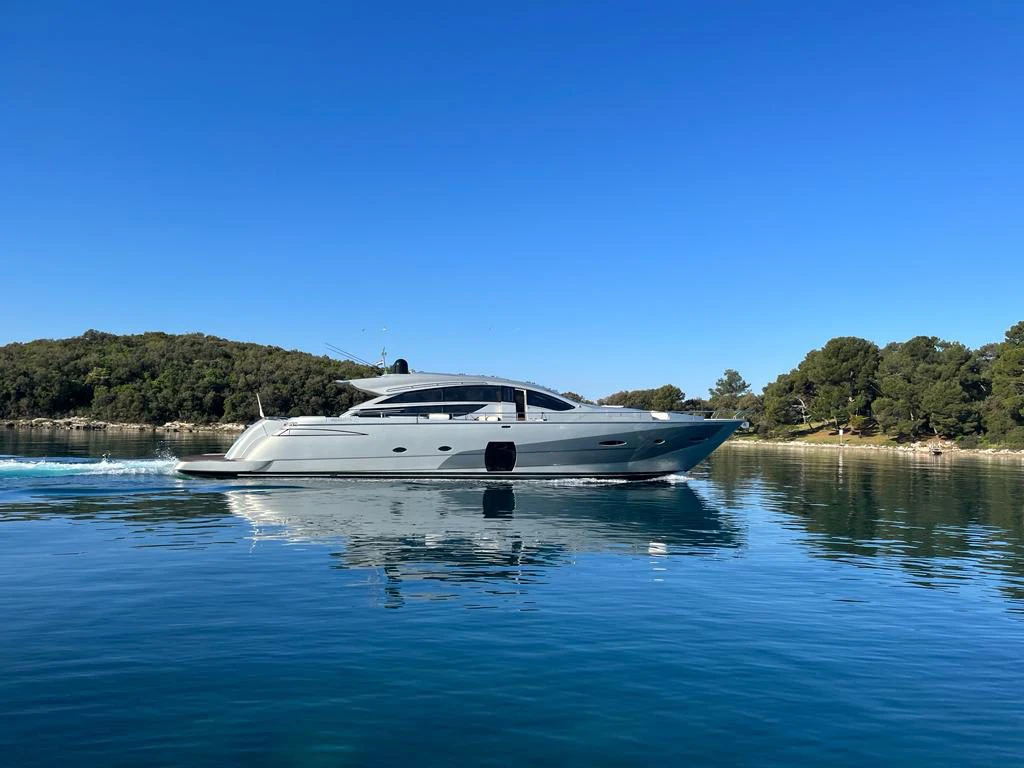Pershing 80