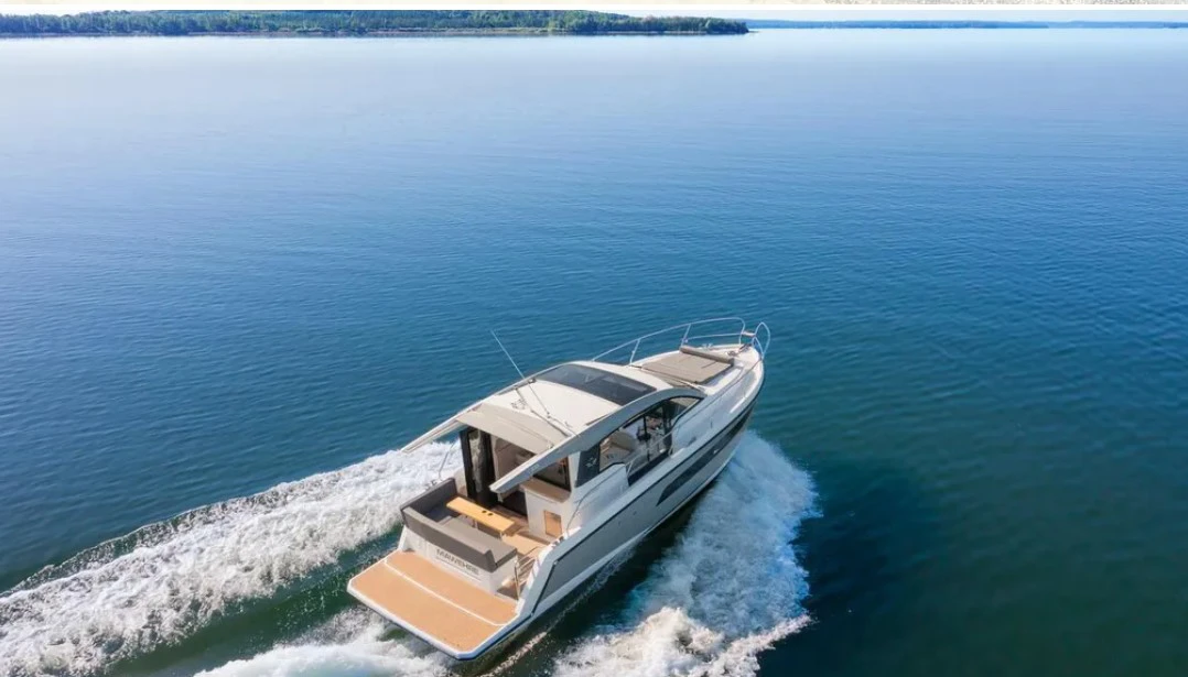 Sealine C335
