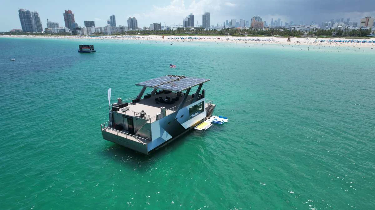 Mansion yacht