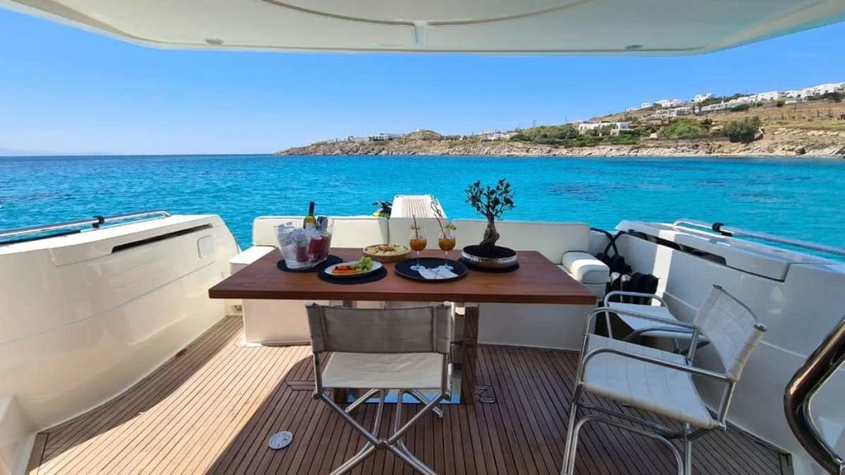 Ferretti 53
