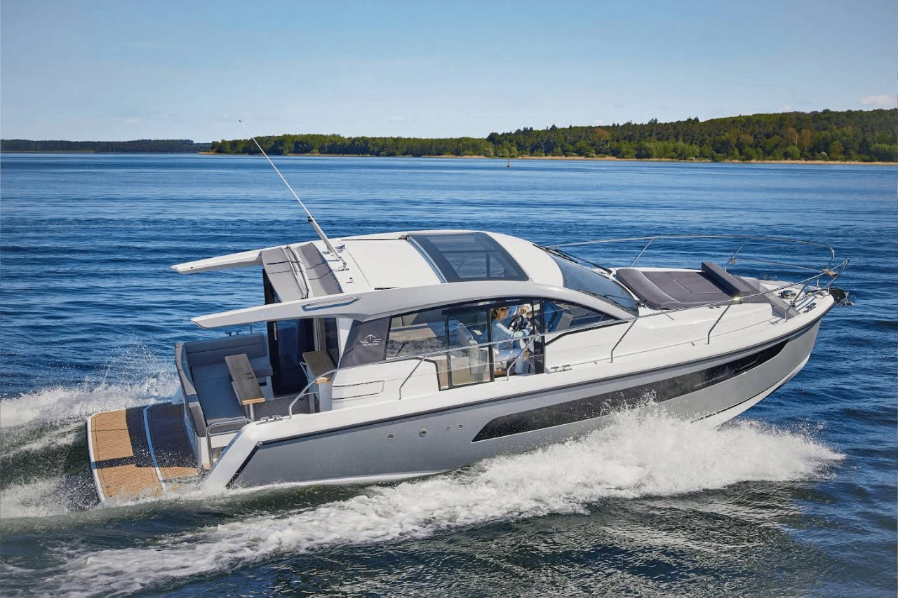 Sealine C390