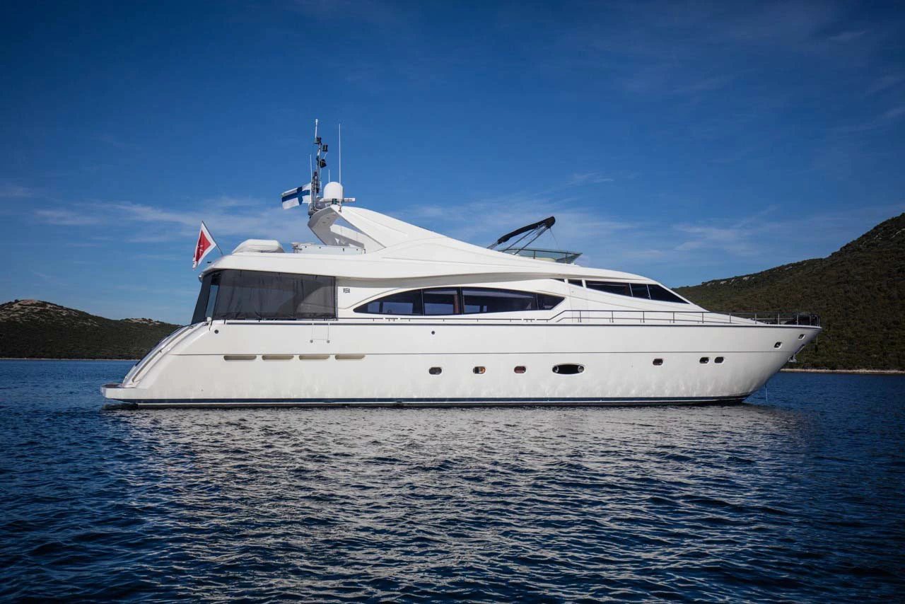 Ferretti 880