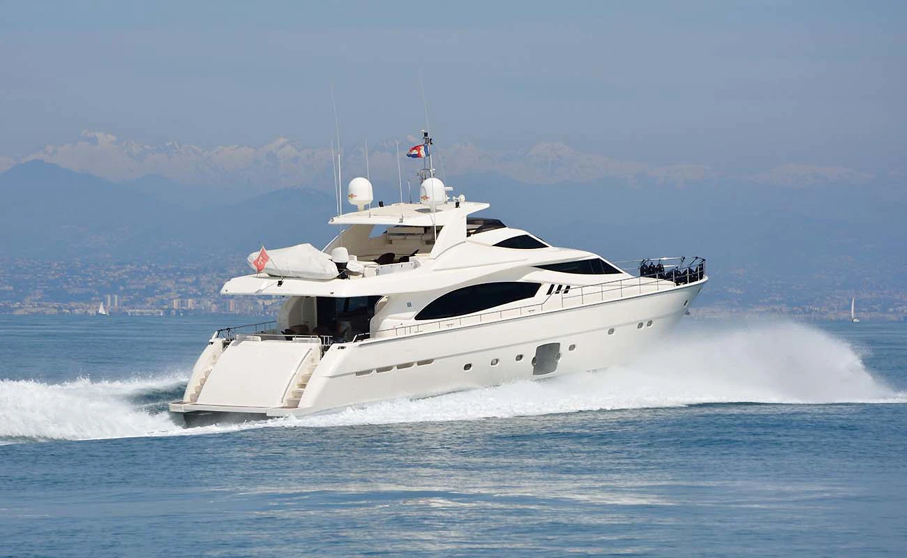 Ferretti 881