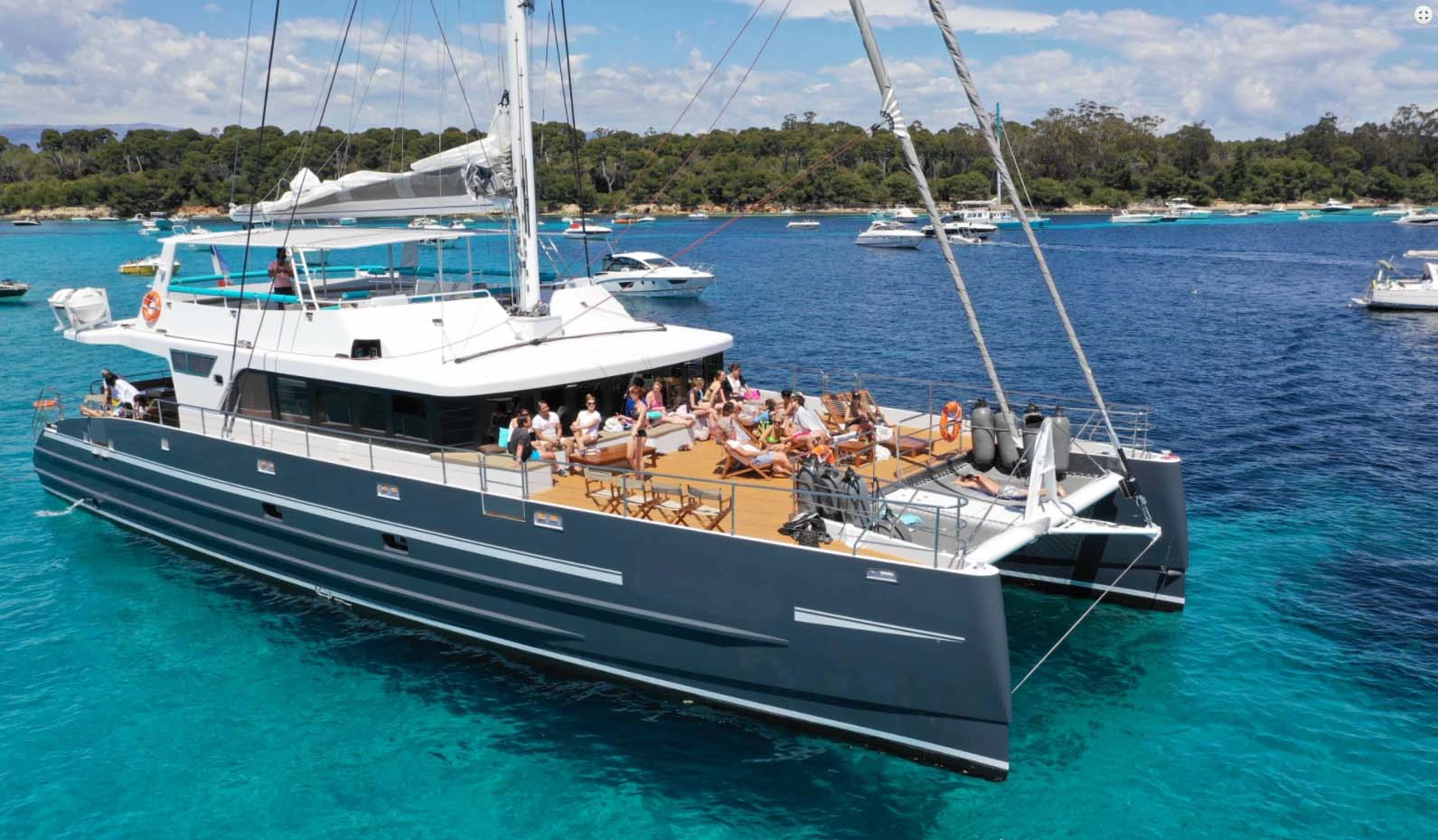 Maxi Catamaran 2