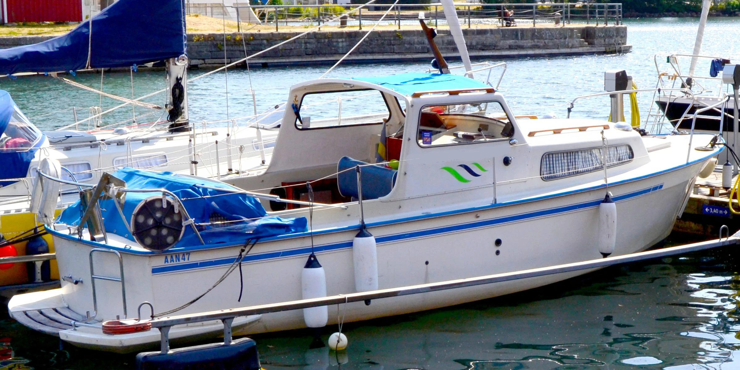 Albin 25