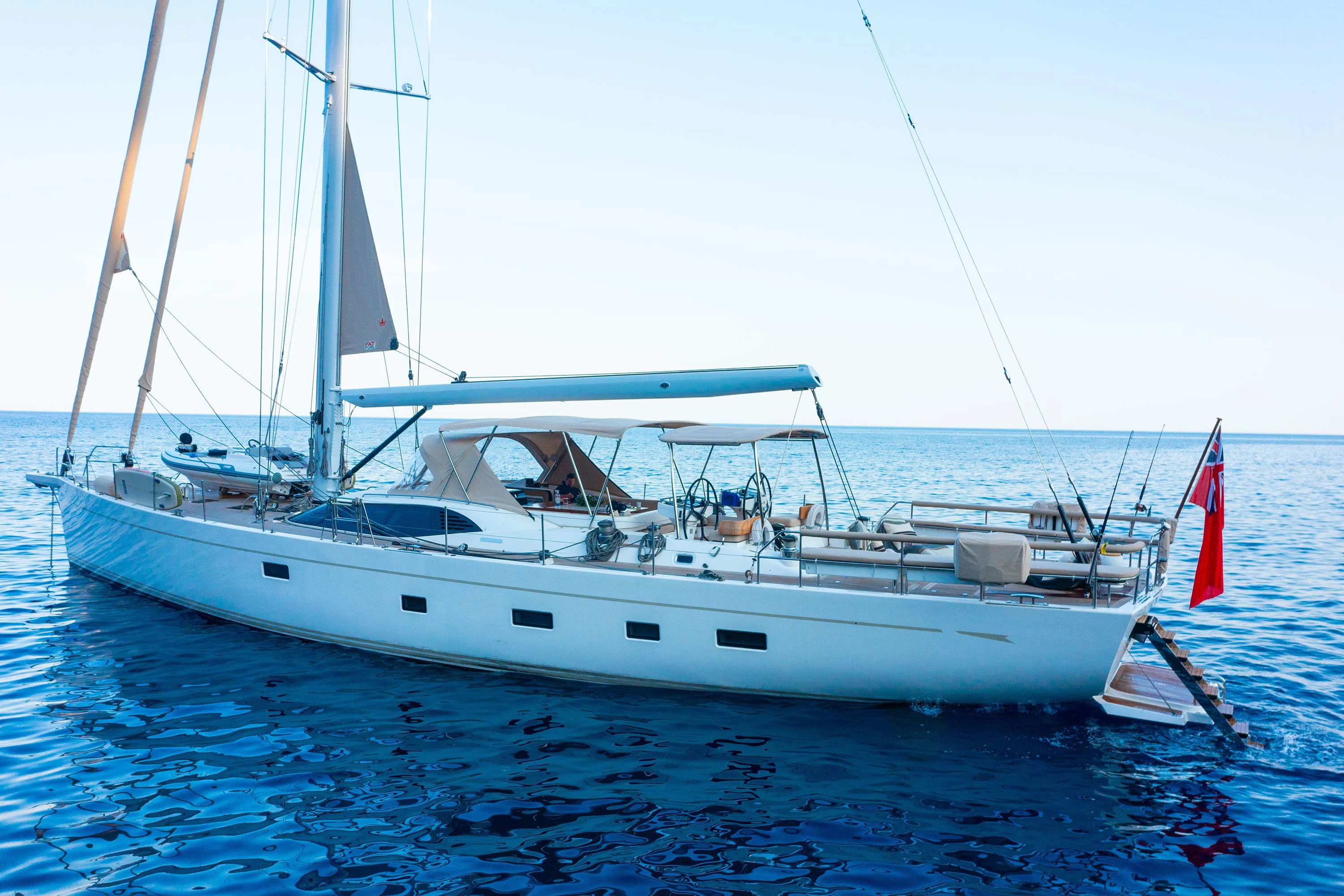 S/Y Champagne Hippy