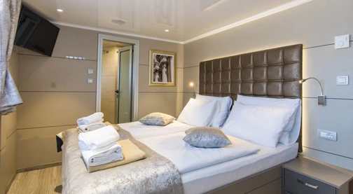 Double cabin - Main deck
