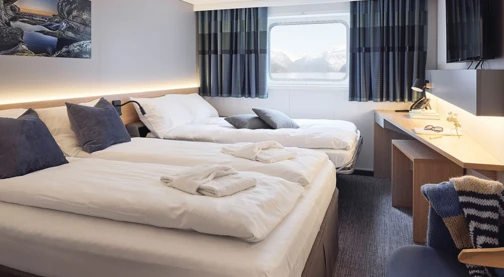 Cabina doppia superior vista mare