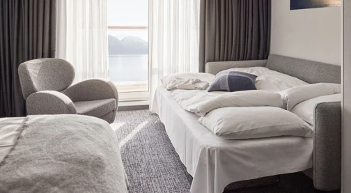 Accessible deluxe cabin with balcony