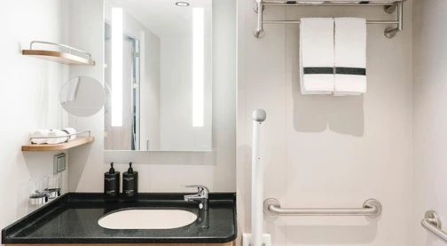 Cabina esterna accessibile con sedia a rotelle