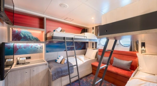 Cabine quadruple avec hublot