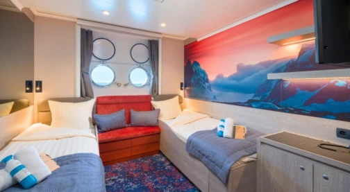 Cabine double avec hublot