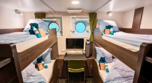 Cabine quadruple avec hublot