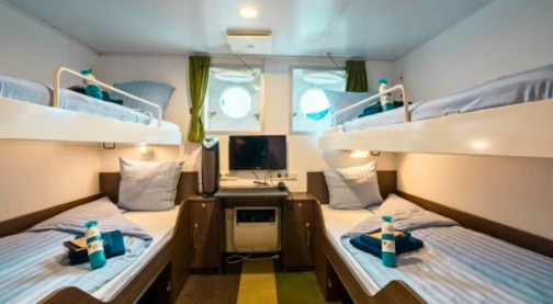 Cabine quadruple avec hublot