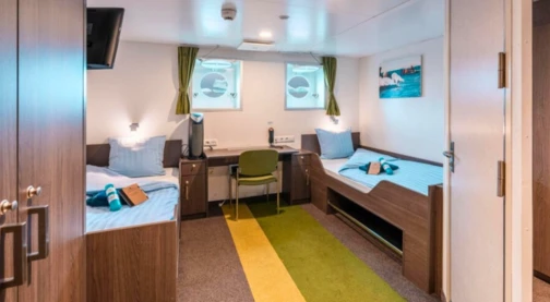 Cabine double avec hublot