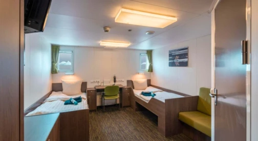 Cabine double avec fenêtre