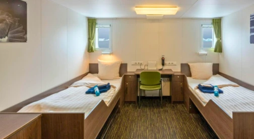 Cabine double avec fenêtre