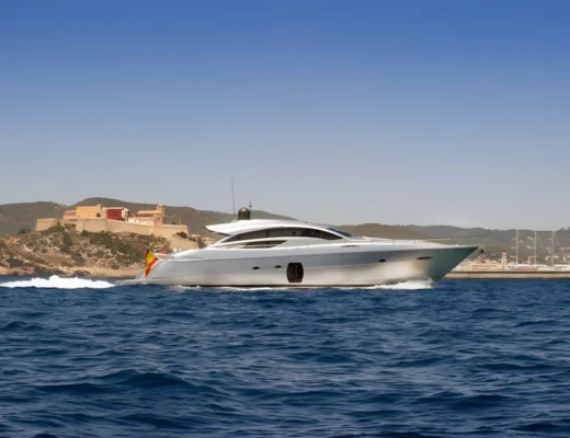 Pershing 72