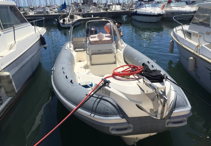 King 800 RS Hyeres harbour | 