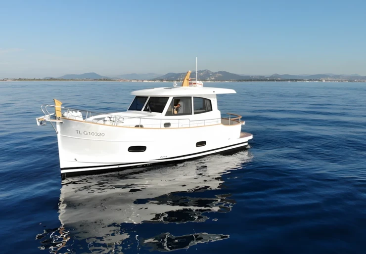 Menorquin 34 HT Hyeres harbour | 