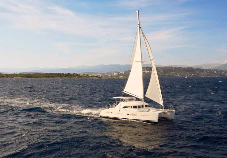 Lagoon 380 Port Purcell | Saint Blue
