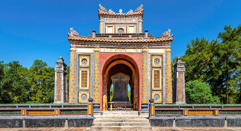 Visite du mausolée de Tu Duc