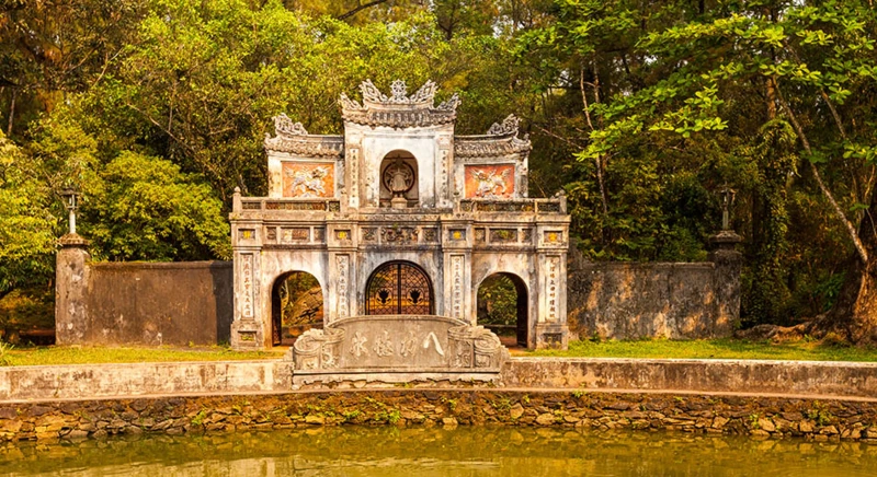 Visite de la pagode de Tu Hieu