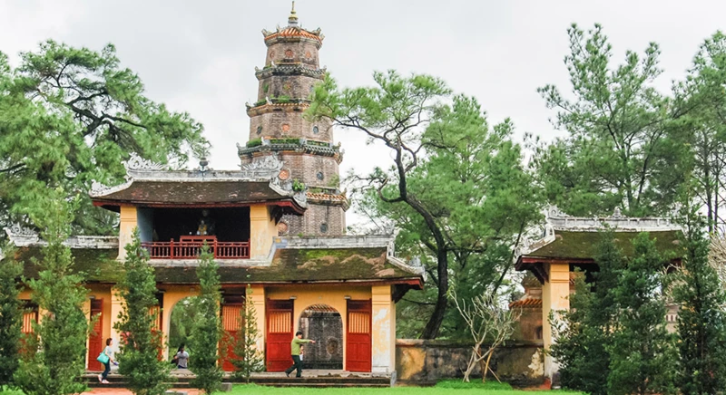 Visite de la pagode de la Dame Céleste