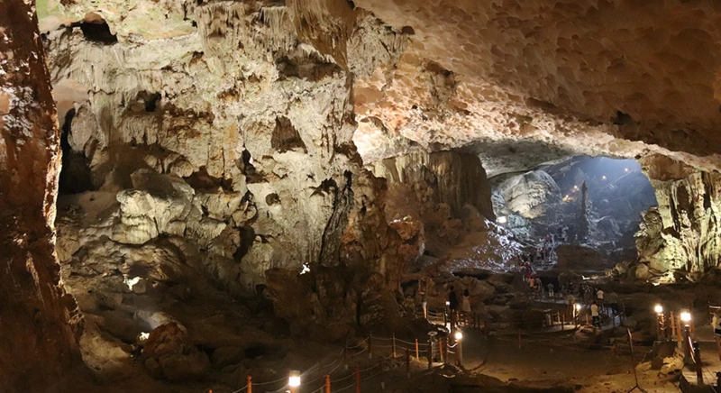 Visit nearby Tien NGO cave