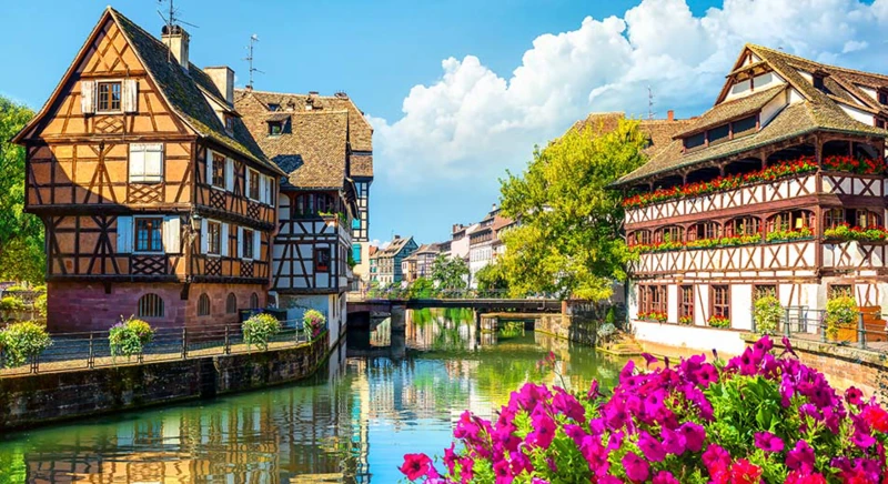 Strasbourg en bateau-mouche et sa cathédrale