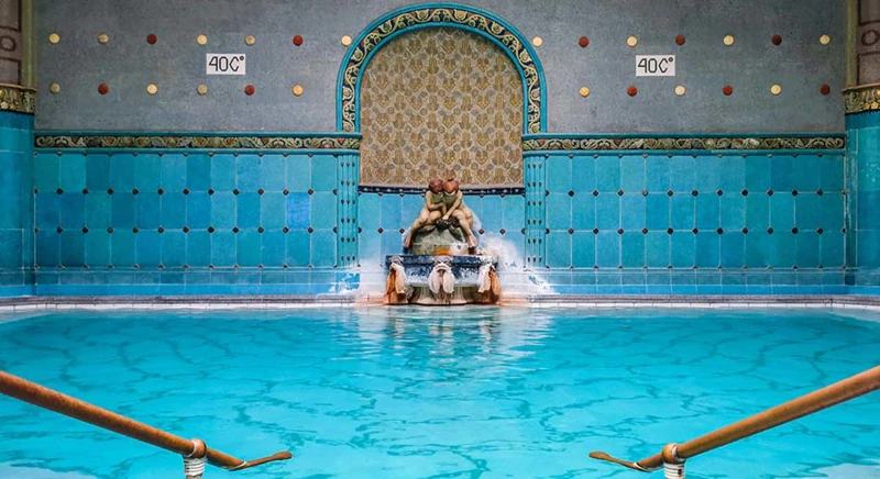 Visite des bains Széchenyi