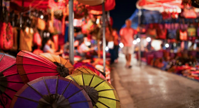 Visite du marché de nuit des Hmongs