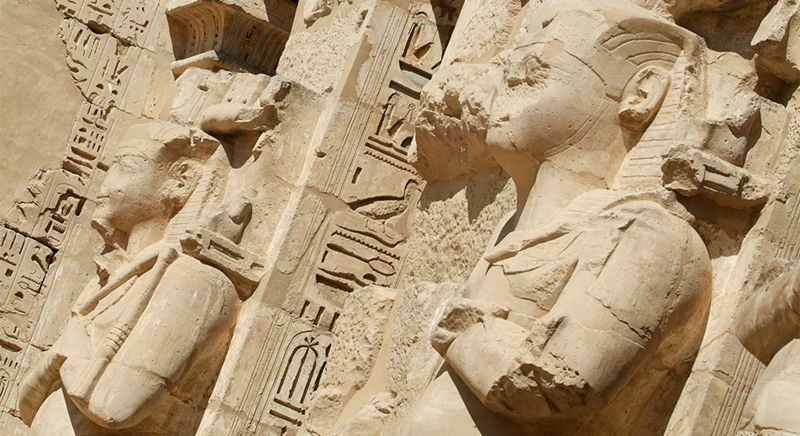 Visite du tombeau d'Aménophis IV