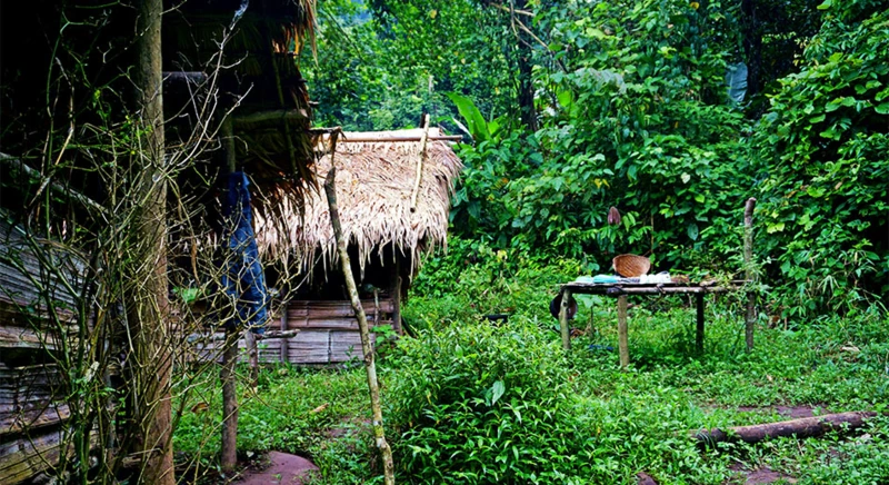 Promenade dans un village khmu