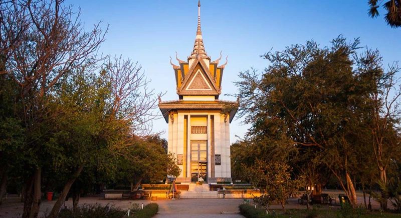 Visite des champs d'exécution de Choeung Ek
