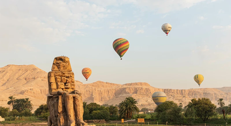 Visite des colosses de Memnon