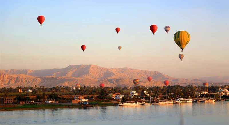 Survol de Thèbes en montgolfière