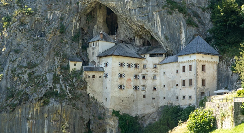 Visite du château de Predjama
