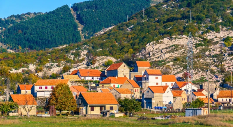 Les trésors, saveurs et panoramas du village de Njeguši
