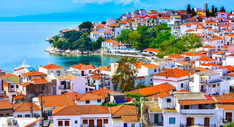Walking tour of Skiathos