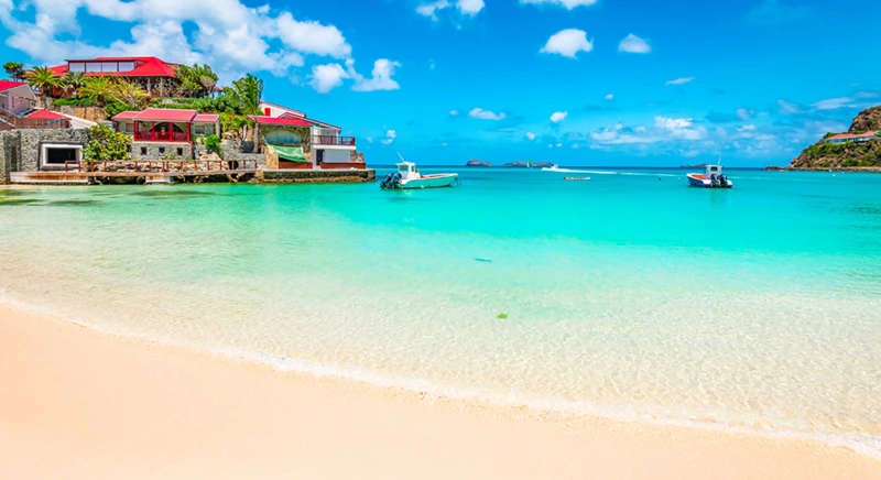 A stroll through Gustavia, Saint-Barths: celebrity paradise with VIP beaches, high-end boutiques and luxury private parties