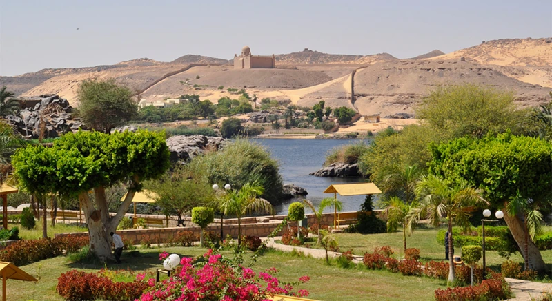 Pack excursion : le temple de Medinet Habou, le temple de Louxor, la mini croisière en felouque et le jardin de Kitchener