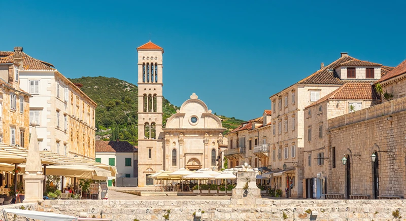 Visite de la cathédrale Saint-Étienne de Hvar
