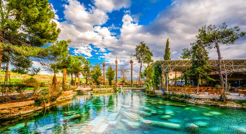 Baignade aux thermales : découvrez les secrets de Cléopâtre à Pamukkale