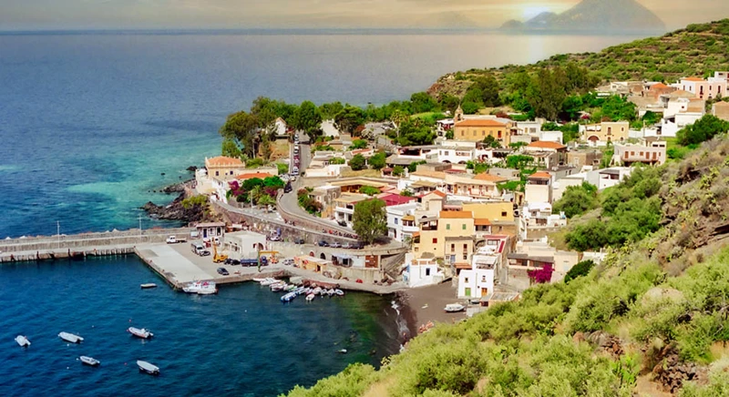 Explorez Santa Marina : le charme authentique de Salina
